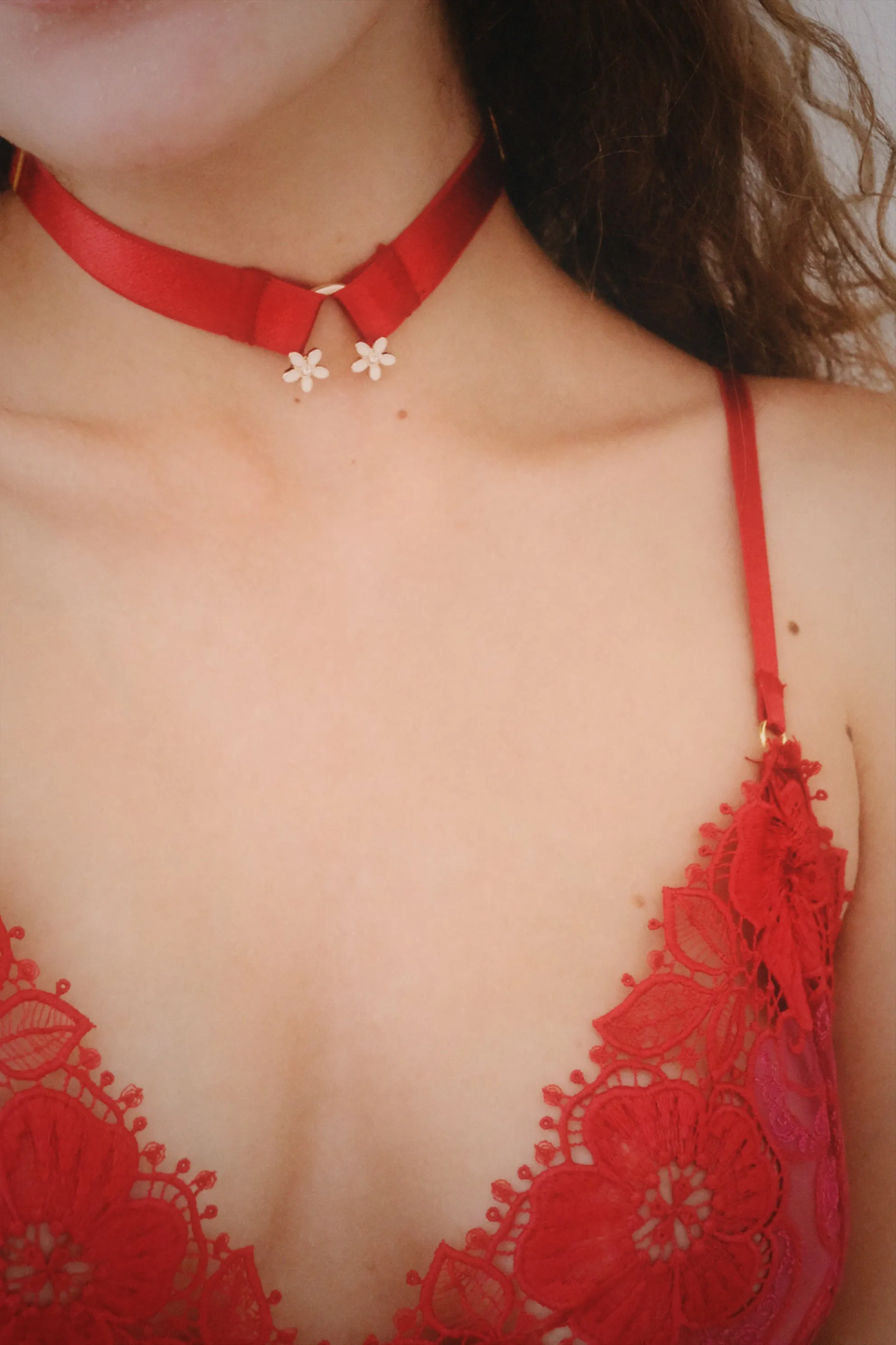 Daisy Choker Red