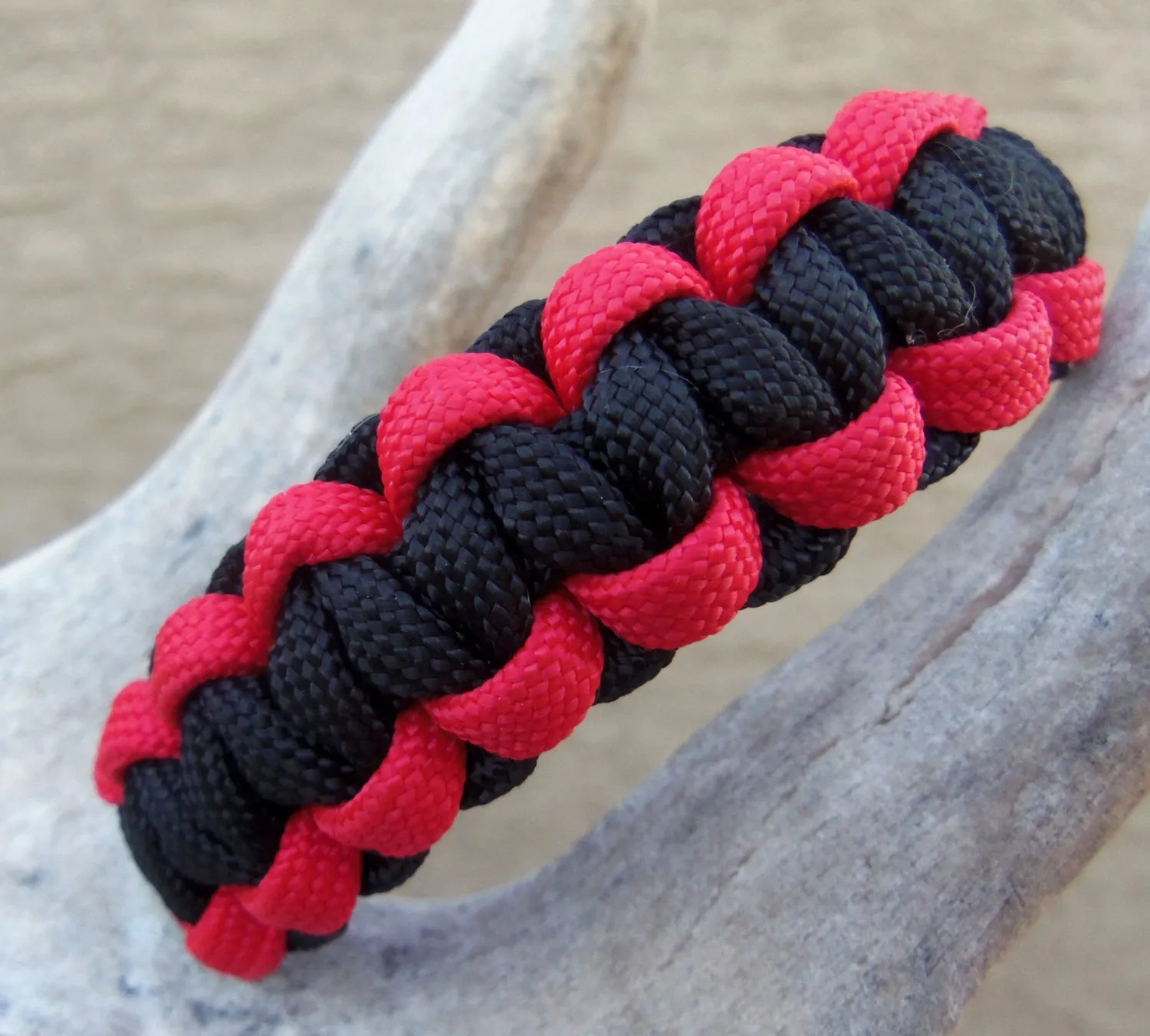 Red and Black Handmade Custom Paracord Parachute Survival Bracelet Outdoor Gift Husband Father's Day Fishing Camping Hunting Climb