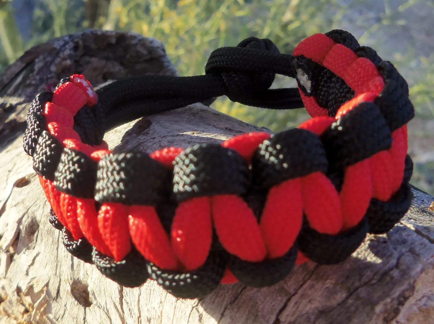 Red and Black Handmade Custom Paracord Parachute Survival Bracelet Outdoor Gift Husband Father's Day Fishing Camping Hunting Climb