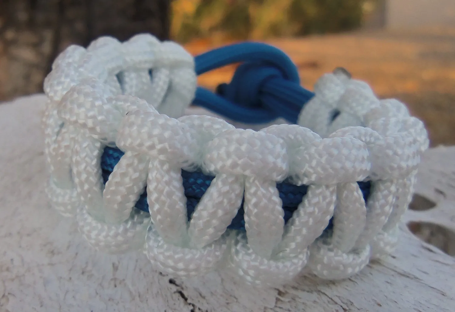 White and Blue Handmade Para cord Parachute Bracelet Survivalist Gift Dad Boy Friend Father's Day Fishing Camping Hunting Climbing